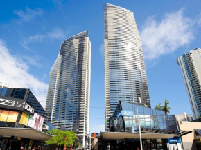 Circle on Cavill - Self Contained & Privately Managed Apartments - Wow Stay